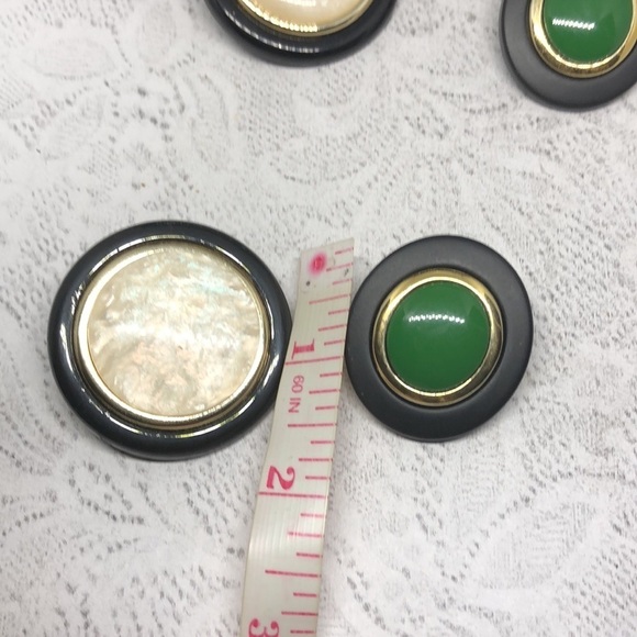 Bundle lot 2 vintage 80's 90's round button shape statement look earrings. - Picture 3 of 7